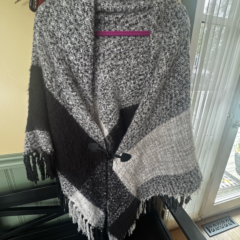 Black and Gray Knit Wrap